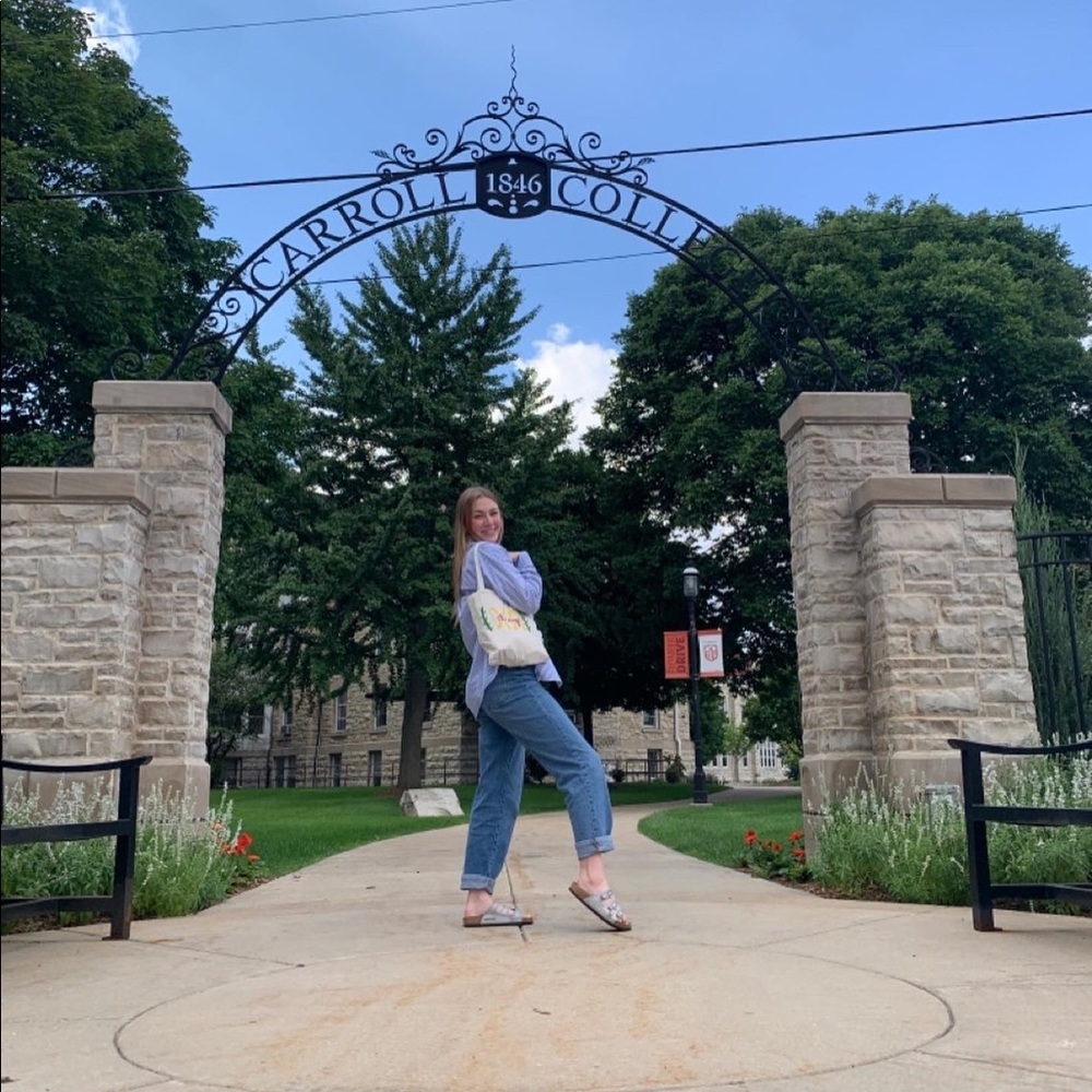 Meet your Posher, Emily